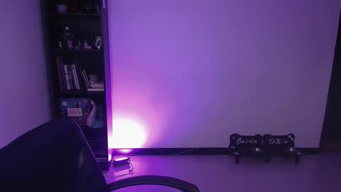 Snapshot of hell_dancer_ chatting on February 22, 2:13 am Lexa online show from February 22, 2:13 am