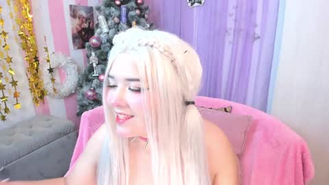 Snapshot of hell_fairy chatting on December 17, 3:06 am Laura online show from December 17, 3:06 am