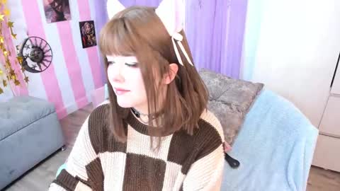 Snapshot of hell_fairy chatting on February 21, 1:44 am Laura online show from February 21, 1:44 am