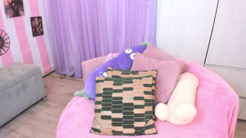 Snapshot of hell_fairy chatting on September 28, 3:34 am Laura online show from September 28, 3:34 am