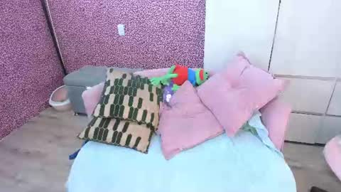 Laura online show from June 17, 4:26 am