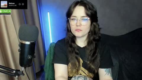 Red online show from December 22, 6:49 pm