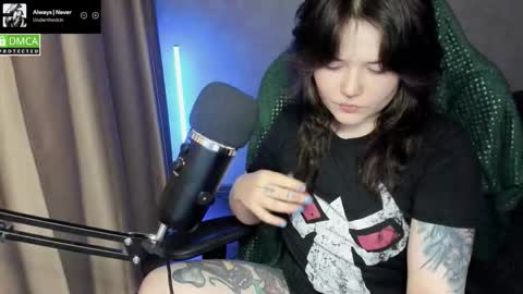 Red online show from March 10, 8:25 pm