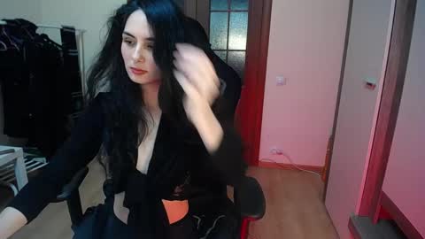 Snapshot of hella_helen chatting on May 18, 7:09 pm Helen online show from May 18, 7:09 pm