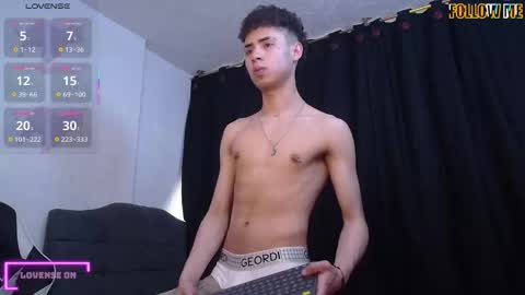 Snapshot of hellcat_xx chatting on October 27, 7:07 pm   CROW  online show from October 27, 7:07 pm