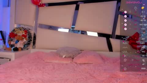 Snapshot of hellen__smith_ chatting on December 20, 1:23 am hellen__smith_ online show from December 20, 1:23 am