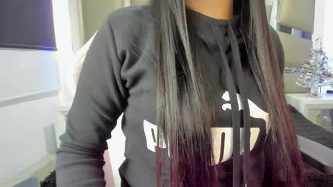 Snapshot of hellen__smith_ chatting on December 22, 1:41 pm hellen__smith_ online show from December 22, 1:41 pm