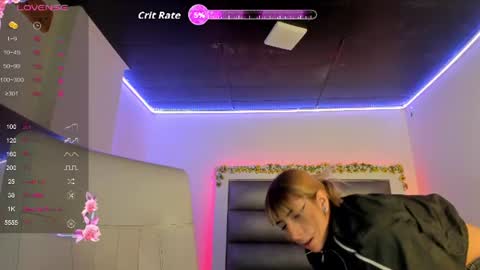 hellen__smith_ online show from June 16, 8:11 pm
