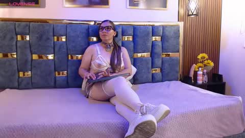 Hellen.  online show from April 9, 3:17 am