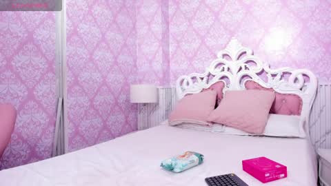   online show from April 7, 11:32 am