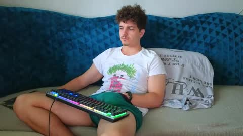 Snapshot of hellish_sugar chatting on September 18, 7:10 am Remy online show from September 18, 7:10 am