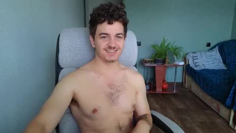 Snapshot of hellish_sugar chatting on October 19, 6:36 am Remy online show from October 19, 6:36 am