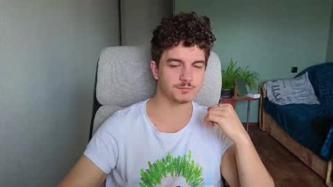 Snapshot of hellish_sugar chatting on October 20, 7:20 am Remy online show from October 20, 7:20 am