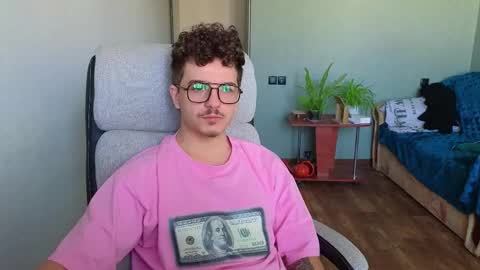 Snapshot of hellish_sugar chatting on October 30, 7:21 am Remy online show from October 30, 7:21 am