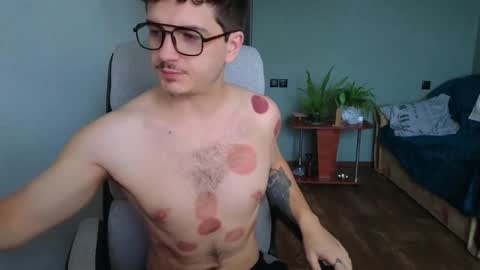 Snapshot of hellish_sugar chatting on October 31, 7:20 am Remy online show from October 31, 7:20 am