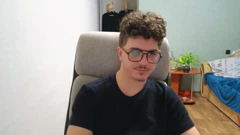 Snapshot of hellish_sugar chatting on November 13, 2:49 pm Remy online show from November 13, 2:49 pm