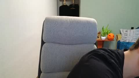 Snapshot of hellish_sugar chatting on November 23, 1:33 pm Remy online show from November 23, 1:33 pm