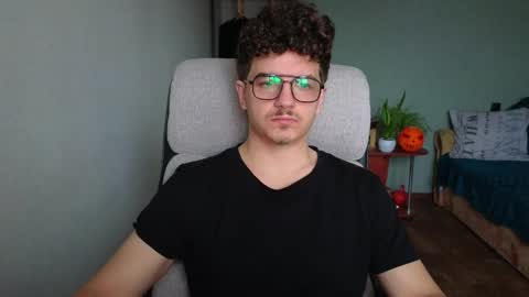 Snapshot of hellish_sugar chatting on November 24, 9:09 am Remy online show from November 24, 9:09 am