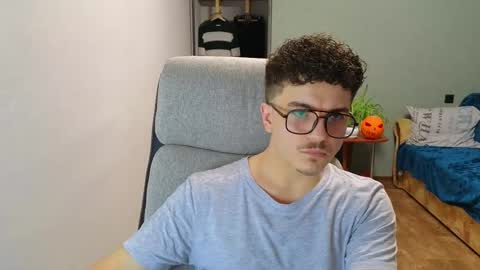 Snapshot of hellish_sugar chatting on November 26, 2:18 pm Remy online show from November 26, 2:18 pm