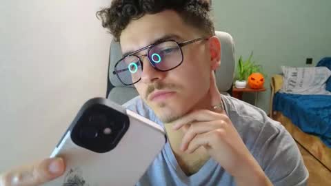 Snapshot of hellish_sugar chatting on November 27, 2:08 pm Remy online show from November 27, 2:08 pm