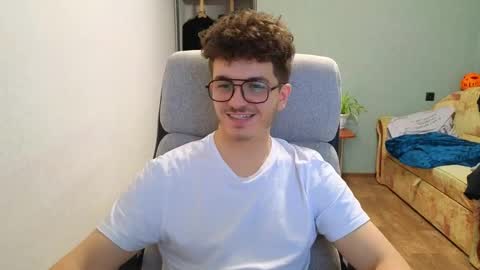 Snapshot of hellish_sugar chatting on December 15, 1:15 pm Remy online show from December 15, 1:15 pm