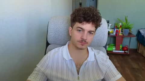 Snapshot of hellish_sugar chatting on May 15, 6:09 am Remy online show from May 15, 6:09 am