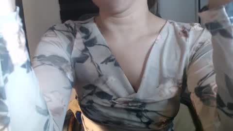 helloisme_richelyn online show from March 5, 2:07 am