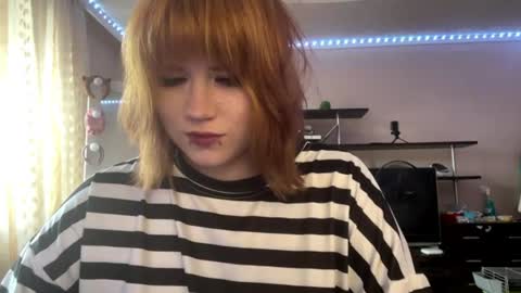 Snapshot of hellokinki chatting on June 22, 3:42 pm hellokinki online show from June 22, 3:42 pm