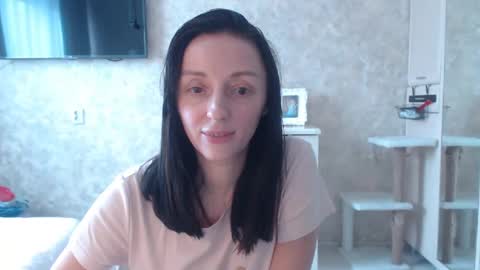 Snapshot of hellokittykaty chatting on February 18, 9:32 am Victory online show from February 18, 9:32 am