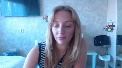 Snapshot of hellokittykaty chatting on September 25, 6:17 am Victory online show from September 25, 6:17 am