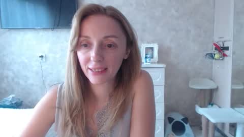 Snapshot of hellokittykaty chatting on October 15, 7:19 am Victory online show from October 15, 7:19 am