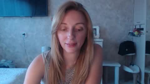 Snapshot of hellokittykaty chatting on November 14, 6:45 am Victory online show from November 14, 6:45 am