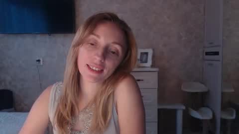 Snapshot of hellokittykaty chatting on November 24, 6:24 am Victory online show from November 24, 6:24 am