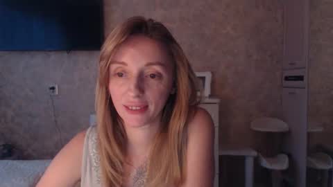 Snapshot of hellokittykaty chatting on November 27, 6:37 am Victory online show from November 27, 6:37 am