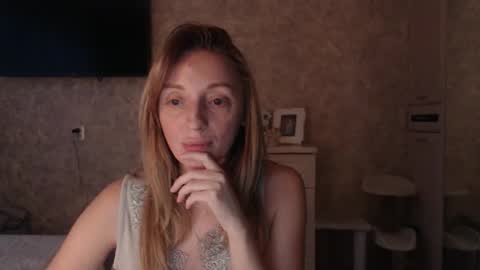 Snapshot of hellokittykaty chatting on November 28, 6:16 am Victory online show from November 28, 6:16 am