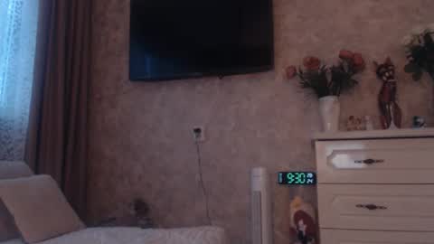 Snapshot of hellokittykaty chatting on December 3, 6:32 am Victory online show from December 3, 6:32 am