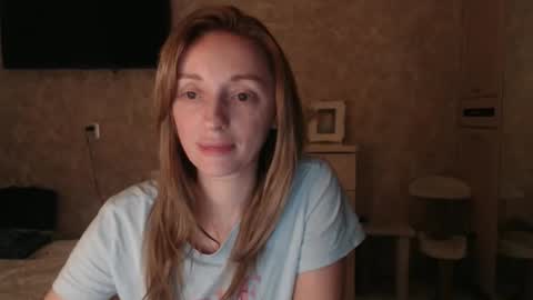 Snapshot of hellokittykaty chatting on December 23, 6:00 am Victory online show from December 23, 6:00 am