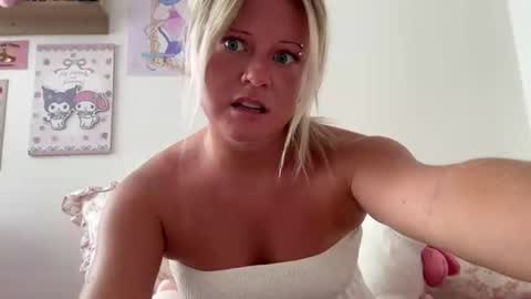 hellokittyluverr online show from July 11, 9:49 pm