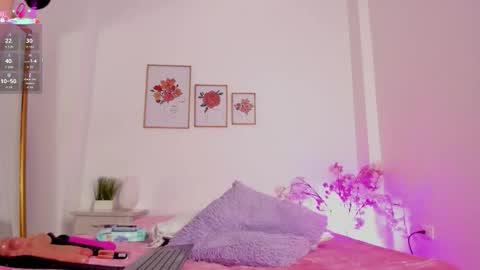 Snapshot of hellzel_moon chatting on November 18, 7:07 pm Hellzel online show from November 18, 7:07 pm