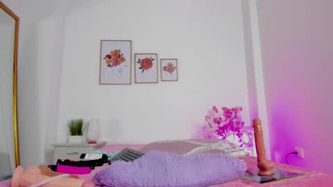 Snapshot of hellzel_moon chatting on November 24, 7:24 pm Hellzel online show from November 24, 7:24 pm