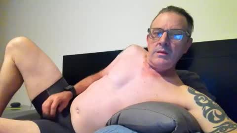 hempie1973 online show from January 18, 12:09 pm