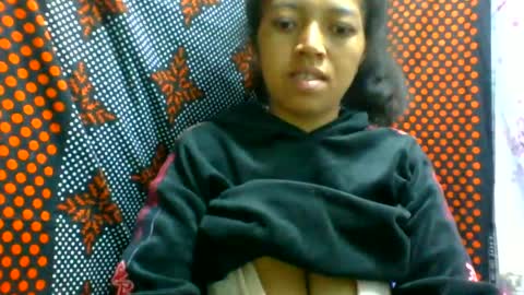 Snapshot of henitsaldy chatting on July 6, 9:06 am henitsaldy online show from July 6, 9:06 am
