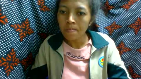 Snapshot of henitsaldy chatting on July 10, 9:45 am henitsaldy online show from July 10, 9:45 am