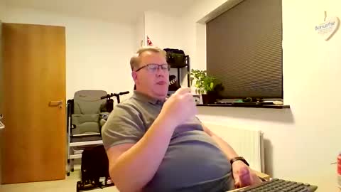 henrikrp1971 online show from December 2, 7:09 pm