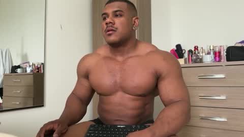 Snapshot of henrimusclee chatting on January 2, 9:07 pm Henri online show from January 2, 9:07 pm