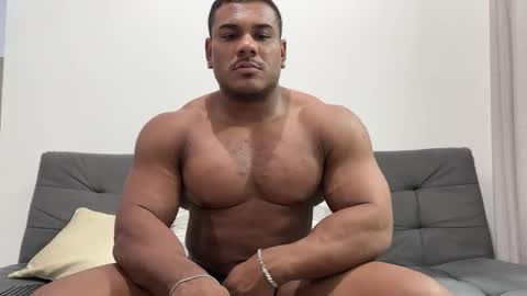 Snapshot of henrimusclee chatting on February 7, 10:52 pm Henri online show from February 7, 10:52 pm