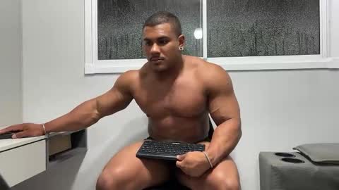 Snapshot of henrimusclee chatting on February 19, 12:03 am Henri online show from February 19, 12:03 am