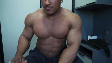 Snapshot of henrimusclee chatting on October 22, 9:03 pm Henri online show from October 22, 9:03 pm