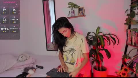 Snapshot of hera_069 chatting on December 20, 10:32 pm Hello I am Valentina independent Colombian model I love sensuality and pleasure welcome online show from December 20, 10:32 pm