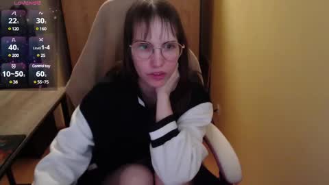 Snapshot of heraluna_ chatting on January 1, 10:46 pm HeraLuna online show from January 1, 10:46 pm